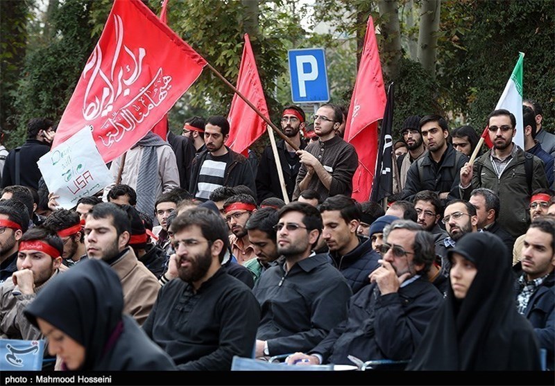 راهپیمایی دانشجویان تهرانی با شعار &quot;مرگ بر آمریکا&quot; از دانشگاه تهران تا لانه جاسوسی