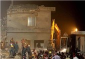 قطار شهربازی آبشار در آتش سوخت/فروریختن ساختمان 2 طبقه در اصفهان