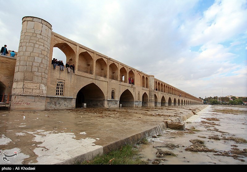 زاینده رود مطالبه به‌حق مردم اصفهان است