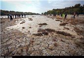 امضای میثاق‌نامه زیست‌محیطی اصلاح‌طلبان برای لغو طرح‌های انتقال آب به اصفهان+ تصویر