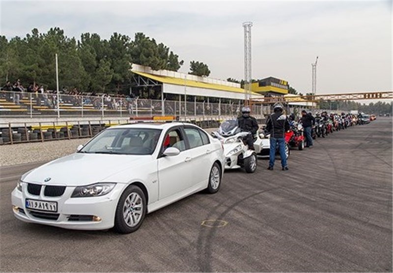 مسابقه اتومبیل‌رانی در قم برگزار شد