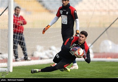 محمدرضا اخباری در تمرین تیم ملی فوتبال