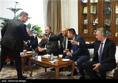 میرکو شارویچ وزیر اقتصاد و تجارت بین‌المللی بوسنی و هرزگوین و هیئت همراه قبل از دیدار با رئیس اتاق بازرگانی ایران