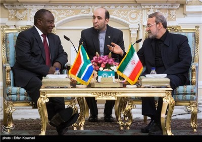 علی لاریجانی رئیس مجلس شورای اسلامی و راما فوزا معاون اول رئیس‌جمهوری آفریقای‌جنوبی