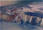 آب در دامنه کوه های مریخ! + عکس