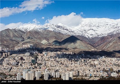  وضعیت هوای تهران ۱۴۰۲/۰۸/۳۰؛‌ تنفس هوای "پاک" در روز بارانی 
