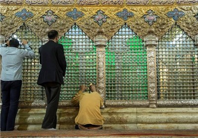 مداحی جانباز مدافع حرم کنار ضریح مطهر حضرت رقیه (س)
