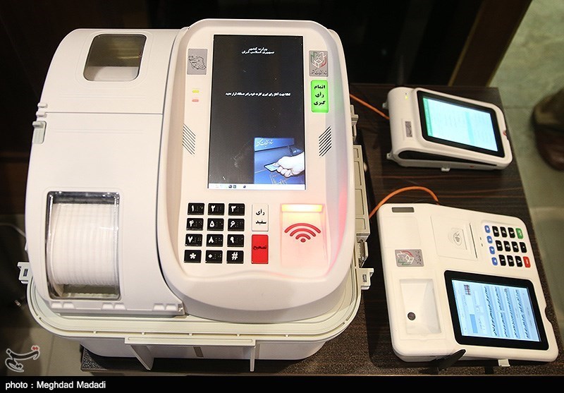 بررسی دستگاه‌های الکترونیکی اخذ رای در انتخابات شوراها در جلسه با وزارت کشور