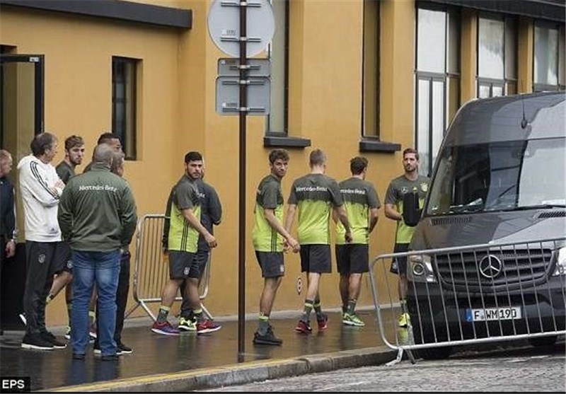 بازیکنان آلمان با اسکورت پلیس فرانسه راهی فرانکفورت شدند