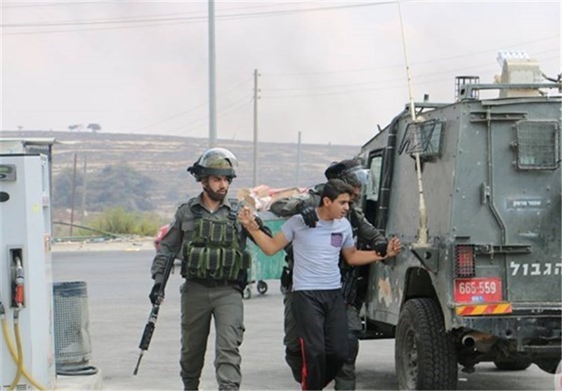 Israeli Forces Detain 13 Palestinians in Southern West Bank