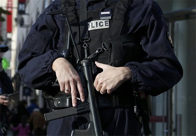 France Mobilizes 115,000 Security Officers after Paris Attacks