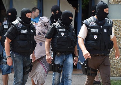 Tasnim News Agency - French Police Conduct Unauthorized Raids on Muslims