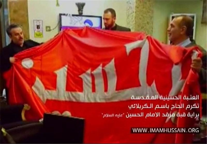 فیلم/اعطای پرچم گنبد امام حسین(ع) به باسم کربلایی