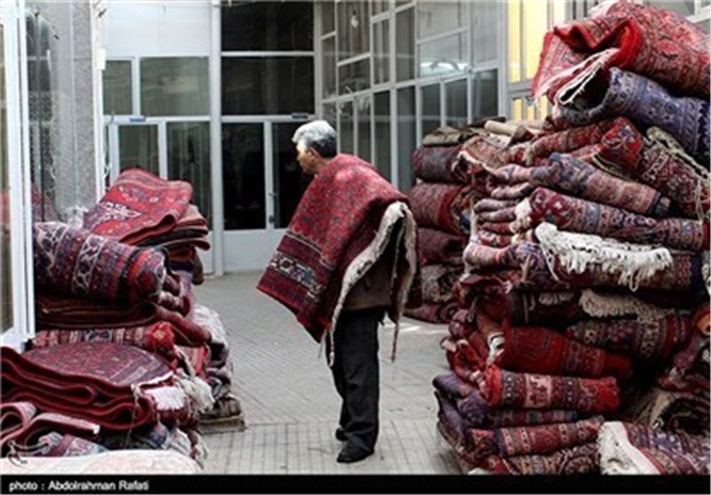 صادرات فرش دستبافت همدان تنها براساس سفارش‌پذیری انجام می‌شود/ بافت سالانه 75 هزار مترمربع فرش در همدان
