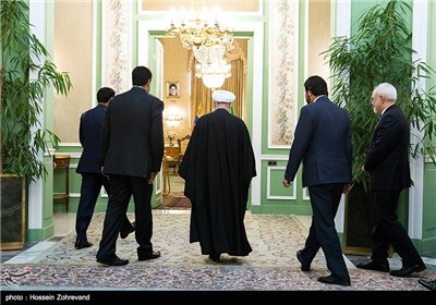 ورود نیکولاس مادورو رئیس جمهوری ونزوئلا و حسن روحانی رئیس جمهور ایران به محل دیدار