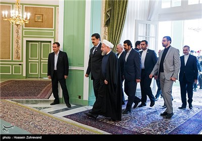 ورود نیکولاس مادورو رئیس جمهوری ونزوئلا و حسن روحانی رئیس جمهور ایران به محل دیدار