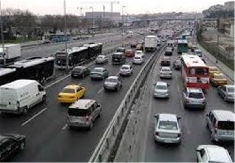 کاهش بار ترافیکی در مهران/جاده‌های استان ایلام لغزنده است