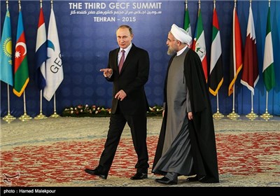 استقبال حجت‌الاسلام حسن روحانی رئیس جمهور از ولادیمیر پوتین رئیس جمهور روسیه - سومین اجلاس سران مجمع کشورهای صادرکننده گاز (GECF)