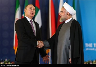 استقبال حجت‌الاسلام حسن روحانی رئیس جمهور از ولادیمیر پوتین رئیس جمهور روسیه - سومین اجلاس سران مجمع کشورهای صادرکننده گاز (GECF)