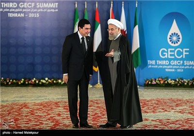 استقبال حجت‌الاسلام حسن روحانی رئیس جمهور از قربان‌قلی بردی محمداف رئیس جمهور ترکمنستان - سومین اجلاس سران مجمع کشورهای صادرکننده گاز (GECF)