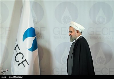 ورود حجت‌الاسلام حسن روحانی رئیس جمهور به محل نشست خبری - سومین اجلاس سران مجمع کشورهای صادرکننده گاز