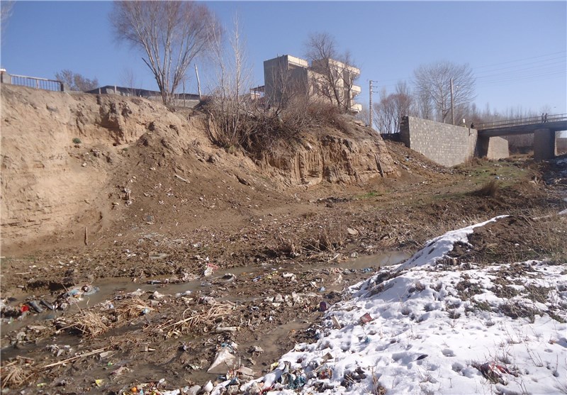 ساخت‌وسازهای غیرمجاز در حاشیه شهر اردبیل نیازمند ساماندهی است