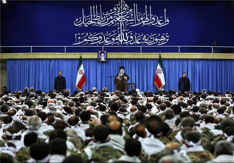 فرماندهان گردان‌های بسیج با امام خامنه‌ای دیدار کردند