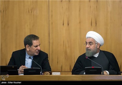 حجت‌الاسلام حسن روحانی رئیس جمهور و اسحاق جهانگیری معاون اول رئیس جمهور در جلسه هیئت دولت