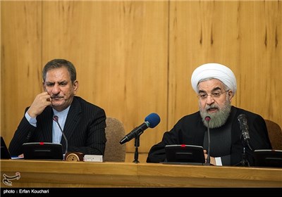 حجت‌الاسلام حسن روحانی رئیس جمهور و اسحاق جهانگیری معاون اول رئیس جمهور در جلسه هیئت دولت