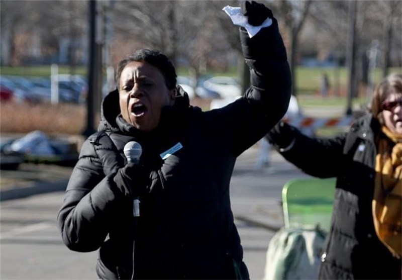 Chicago Mayor Urged to Resign over Police Shooting