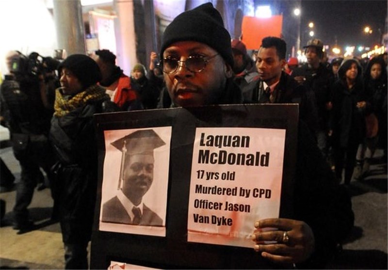 &apos;Black Friday&apos; Protest of Police Shooting Shuts Main Chicago Shopping Street