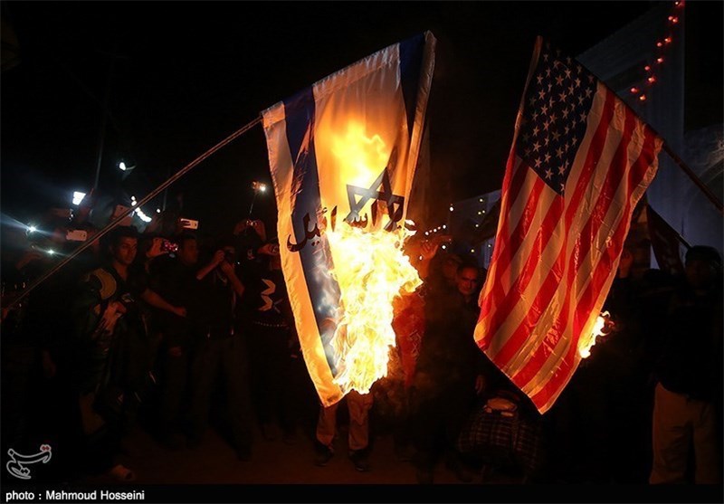 پرچم آمریکا و اسرائیل در بزرگ‌ترین راهپیمایی جهان به آتش کشیده شد