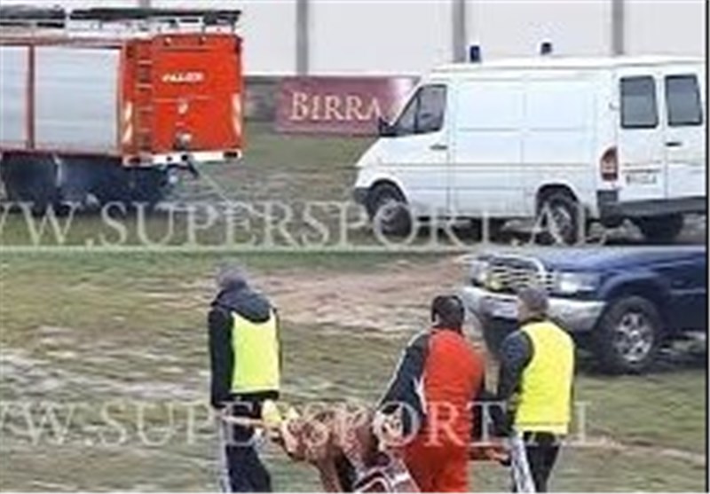 فیلم/ خرابی آمبولانس به هنگام انتقال بازیکن مصدوم در لیگ آلبانی