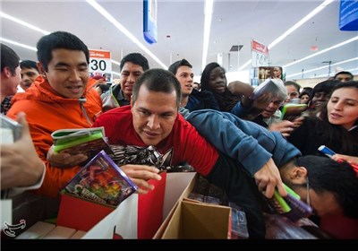 هجوم مردم به فروشگاه‌های آمریکا در جمعه سیاه