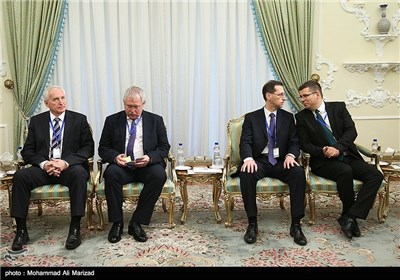 Iran's President, Hungarian Prime Minister Stress Expansion of Ties