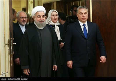 Iran's President, Hungarian Prime Minister Stress Expansion of Ties