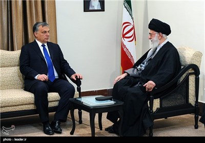 Hungarian PM Meets Ayatollah Khamenei in Tehran