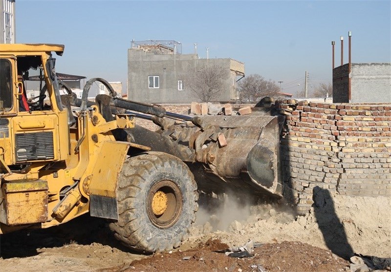 40 ساخت و ساز غیرمجاز در حریم جاده‌های کردستان تخریب شد