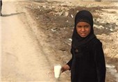 پذیرایی ویژه خردسالان عراقی از رائران اربعین+عکس