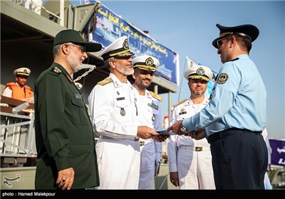تقدیر از دست‌اندرکاران بهینه سازی تجهیزات نداجا توسط امیر دریادار حبیب‌الله سیاری فرمانده نیروی دریایی ارتش