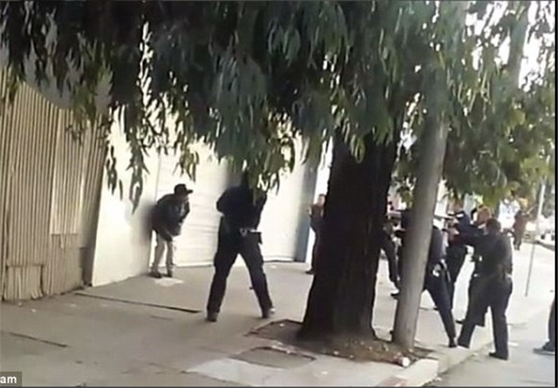 10 پلیس آمریکا مرد سیاهپوست را تیرباران کردند + فیلم