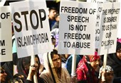 Number of Hate Crimes against Muslims Triple in UK Since Paris Attacks