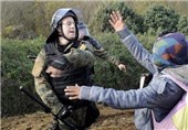 عکس/درگیری مهاجران با پلیس مرزی یونان