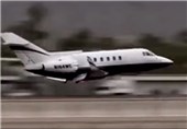 فرود هواپیمای حامل بازیگر هالیوودی بدون چرخ + فیلم