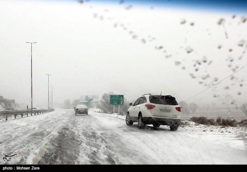 1400 خودروی گرفتار در برف و کولاک جاده‌های اردبیل رهاسازی شد‌