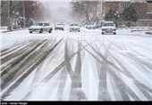برف جاده‌های استان زنجان را سفیدپوش کرد/ تردد فقط با زنجیر چرخ امکانپذیر است