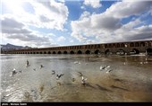 از استقبال گردشگران از دیوارنگاریهای تاریخی اصفهان تا دلیل جاری نشدن آب زاینده رود