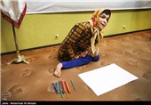 حضور فاطمه حمامی نقاش معلول در خبرگزاری تسنیم