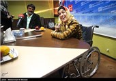 حضور فاطمه حمامی نقاش معلول در خبرگزاری تسنیم