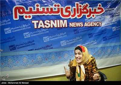 حضور فاطمه حمامی نقاش معلول در خبرگزاری تسنیم